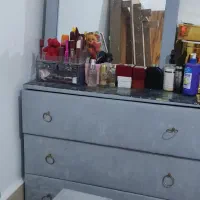 کنسول آینه کشویی با صندلی  در حد نو هست