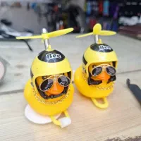 جوجه اردک دوچرخه و موتور سوار هلکوپتری