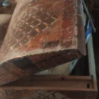 صندوق  قدیمی و قلیان