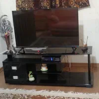 تلویزیون هوشمند 43 اینچ دوو و میز تلویزیون