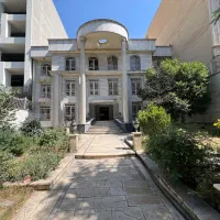 هروی ۲۱۰ متر/ ویلایی/تاپ لوکیشن/۲ پارکینگ