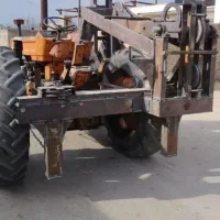 تراکتور رومانی با وسایل چاه کن آب حفاری