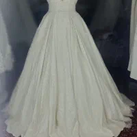فروش لباس عروس دنباله دار