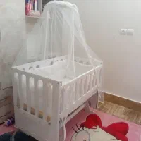تخت کنار مادر
