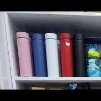 تعدادی تراول ماگ یا قمقمه باتری درجه خراب