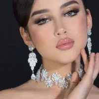 رنگ مو+احیا مو +آرایش عروس +کاشت مژه +کاشت ناخن