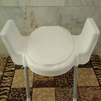 توالت فرنگی دسته دار پایه فلزی