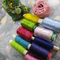 دکمه مخلوط و نخ خیاطی