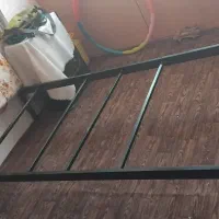 تخت فلزی