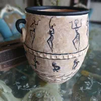 کوزه کنار سالنی پتینه شده