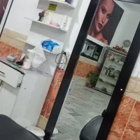 سه عدد کمد و سه عدد آینه فروشی