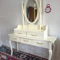 میز و آینه آرایش