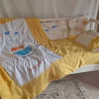 تخت چوبی کودک همراه باتشک خوشخواب وسرویس لحاف
