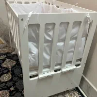 تخت کنار مادر