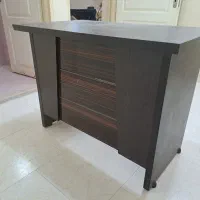 میز تحریر و کامپیوتر