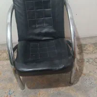 فرش و صندلی و میز