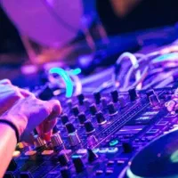 (Dj)دیجی خانم و اقا