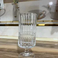 لیوان پایه دار شربت خوری دو دست هستش هردست یک تومن