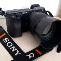 دوربین سونی a6400همراه با لنز 50mm f1.8