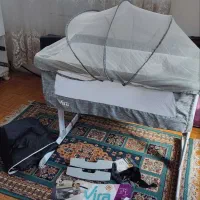 تخت کنار مادر گهواره‌ای نوزاد سالم