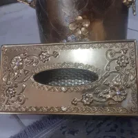 سطل آشغال و دستمال