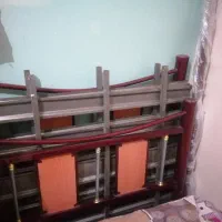 تخت فلزی