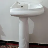 روشویی کنجی دیواری با پایه