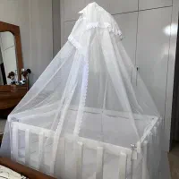 تخت کنار مادر