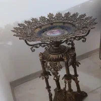 کنار سالنی و  پایه شیرینی و شکلات