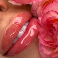 تتو تخصصی صورت. ابرو،شید لب و بن‌مژه بانتیجه طبیعی