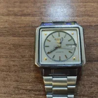 دو عدد ساعت اورینت و سیکو
