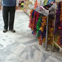 به یه خانم جهت نگهداری از یک سالمند