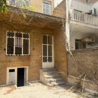 خانه کلنگی حیاط دار دربست میدان انقلاب
