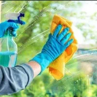 خانم برای نظافت و آشپزی