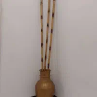 گلدان سفالی با نی بامبو.  گلدان چوبی