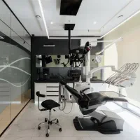 منشی خانم برای کلینیک دندانپزشکی (محدوده معلم)