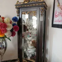 یک عددبوفه و ساعت ایستاده