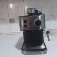 یک دستگاه قهوه ساز