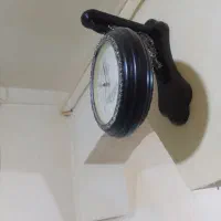 ساعت به فروش می رسد.