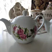 یک جفت قوری گلسرخی بزرگ نو و استفاده نشده