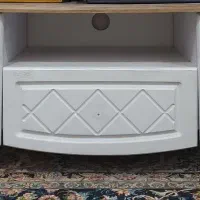 میز تلویزیون در حد نو