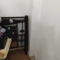 تخت فلزی
