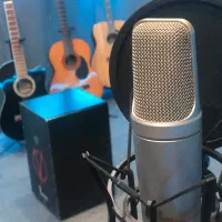استودیو صدا صحنه آبی