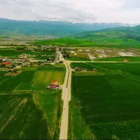 پلاک ۳۳۰ متر سنددار ییلاقی با بنای احداثی در فریم