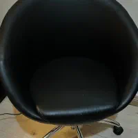 صندلی چرخ دار تمیز