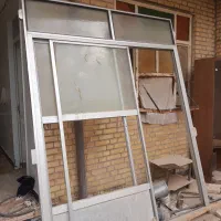 درب آلمینیومی کشویی درحد نو با متریال باکیفیت/