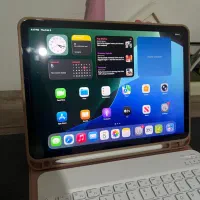 iPad Air 5 2022  با کیف و کیبورد و قلم