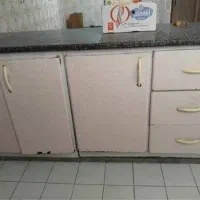 کابینت فلز و شیشه