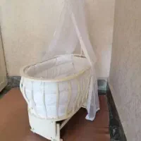 گهواره تمام چوبی به همراه تشک و لحاف و بالشت