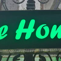 فروشنده خانم در شهر حم